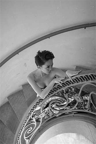 Là gương mặt trẻ nổi bật tại hải ngoại , khi về Việt Nam tham gia cuộc thi The Remix, Tóc Tiên đã gây được ấn tượng mạnh cho khán giả và giới truyền thông không chỉ bởi ngoại hình xinh đẹp gợi cảm, những bước nhảy cuốn hút mà còn ở giọng hát giàu nội lực và phong cách trình diễn chuyên nghiệp.