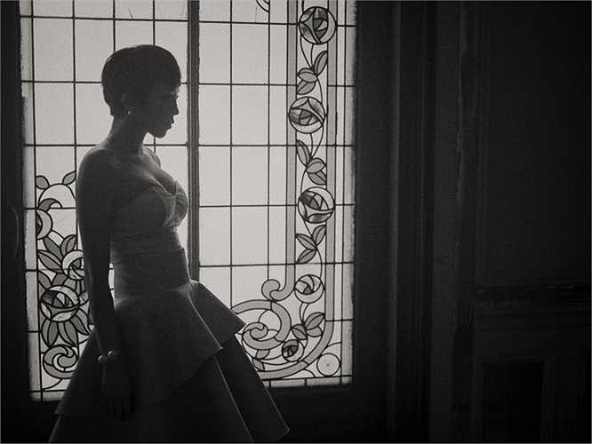 Mặc dù rất mệt mỏi khi phải thực hiện nhiều cảnh quay nhưng khi ra hiện trường, Tóc Tiên vẫn luôn tràn đầy năng lượng khiến cả ekip đều gọi cô là 'siêu nhân'.