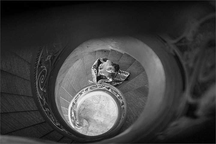 Nhưng để đáp lại tình cảm và sự quan tâm của khán giả, Tóc Tiên và êkip của mình quyết định tung ra MV 'Ngày mai' ngay thời điểm này như một món quà dành cho những người đã và đang ủng hộ cô.