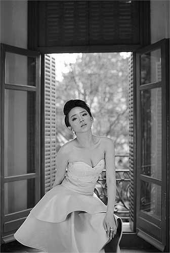 Mãi cho đến khi Lưu Thiên Hương gửi bản demo ca khúc này cho trung tâm Thuý Nga, Tóc Tiên lại may mắn là người được chọn thể hiện nên cô quyết định đưa 'Ngày mai' vào danh mục bài hát của album mới