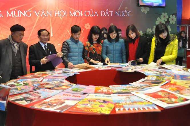 Tổng Bí thư Nguyễn Phú Trọng đánh trống khai hội báo xuân