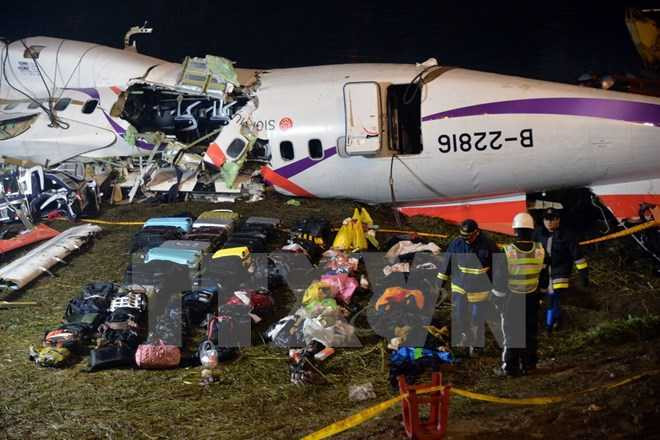 Xác máy bay ATR 72-600 trên bờ sông Cơ Long, Đài Bắc