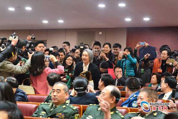 Châu Tinh Trì né phóng viên