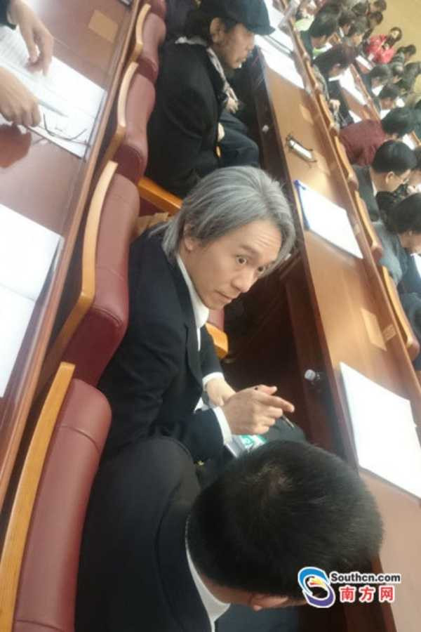 Châu Tinh Trì né phóng viên