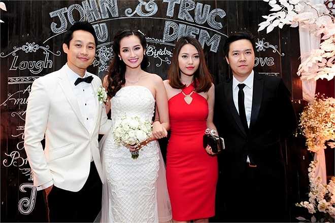 Hiếm ai biết, Lê Hiếu và Linh Nhi đều là những người bạn thân của vợ chồng Trúc Diễm - John Từ. Trong bộ ảnh cưới thực hiện cùng những người bạn, cặp đôi đóng vai trò phù dâu, phù rể của Hoa hậu thời trang.
