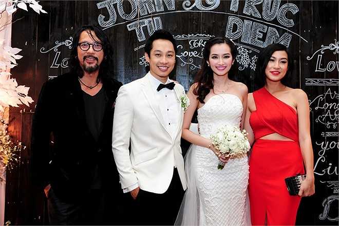 Nữ diễn viên đến dự hôn lễ cùng bạn trai Việt kiều. Cô và bạn trai có 10 năm yêu nhau. Anh cũng là nhà sản xuất phim.