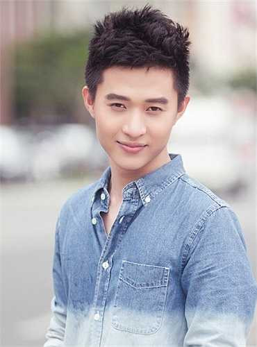 Chàng trai cứ kết thúc một kỳ học lại lập tức về Việt Nam để thực hành nâng cao tay nghề. Khi thì chụp ảnh theo đơn đặt hàng, khi thì chụp cho bạn bè. 