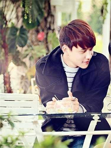 Đi du học từ năm lớp 11 và trải qua một năm học chuyển tiếp tại thành phố Lincoln bang Nebraska, Mỹ, Trần Hoàng Phúc nhận được học bổng của trường Hawaii Pacific University.