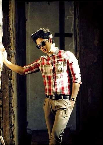 Công học tại ĐH Bách khoa Kharkov (Ukraina) chuyên ngành Quản trị kinh doanh.