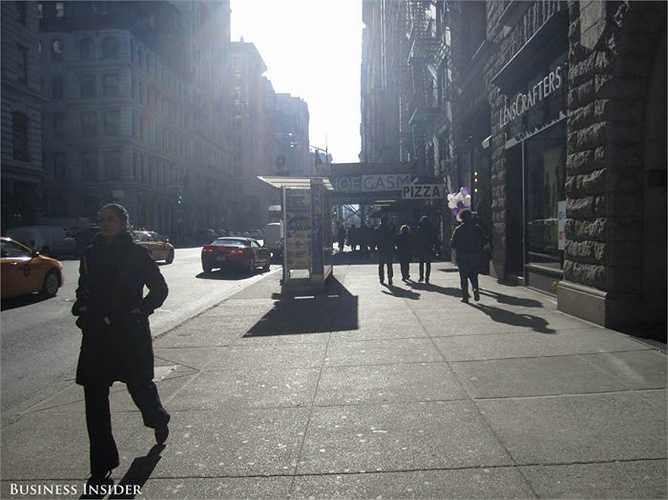 PnS tránh ánh sáng làm chói ống kính, nhưng khả năng giữ chi tiết trong bầu trời hay trong bóng tối là khó khăn.