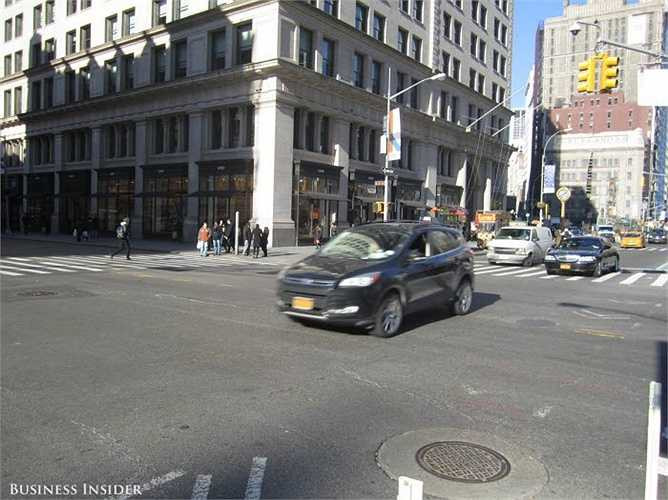 Máy ảnh PnS khó khăn hơn trong việc nắm giữ hình ảnh xe hơi chuyển động.