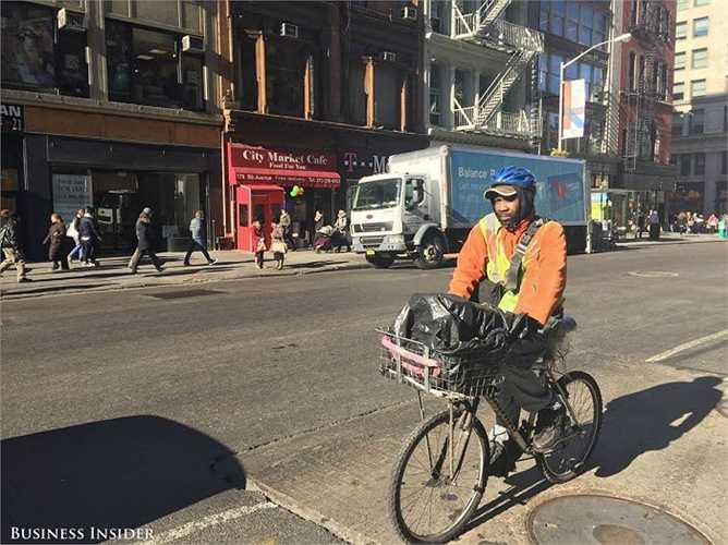 Trong khi đó, iPhone cho hình ảnh tươi sáng hơn khi không thấy hiệu ứng mờ chuyển động. Điều này có nghĩa iPhone chụp ảnh chuyển động tốt hơn.