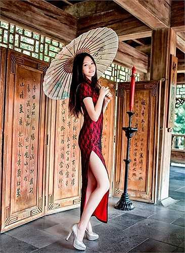 Trương Thái Ninh, tên tiếng Anh là Winnie, sở hữu đôi chân dài 101 cm, không quá 'khủng' nhưng gây ấn tượng bởi vẻ thon thả nuột nà.