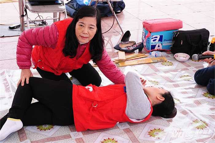 Chuyên gia hướng dẫn cách xoay nạn nhân sao cho đúng