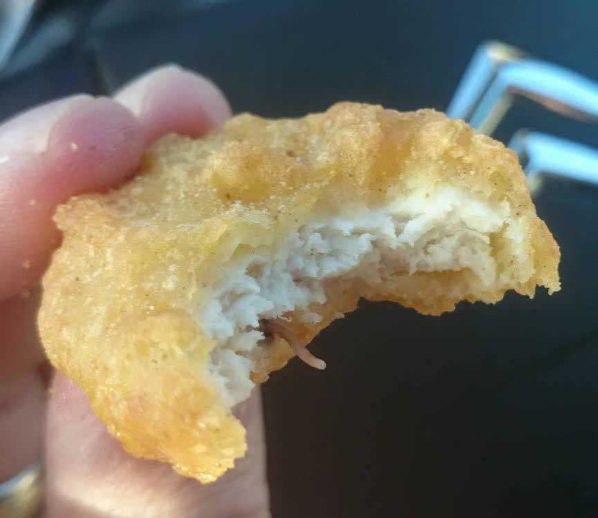 Miếng bánh McNugget với sinh vật lạ loe ngoe 