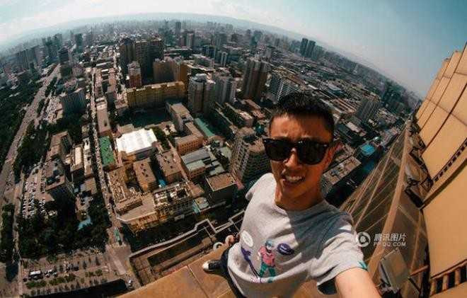 Chàng trai liều mạng để chụp ảnh tự sướng