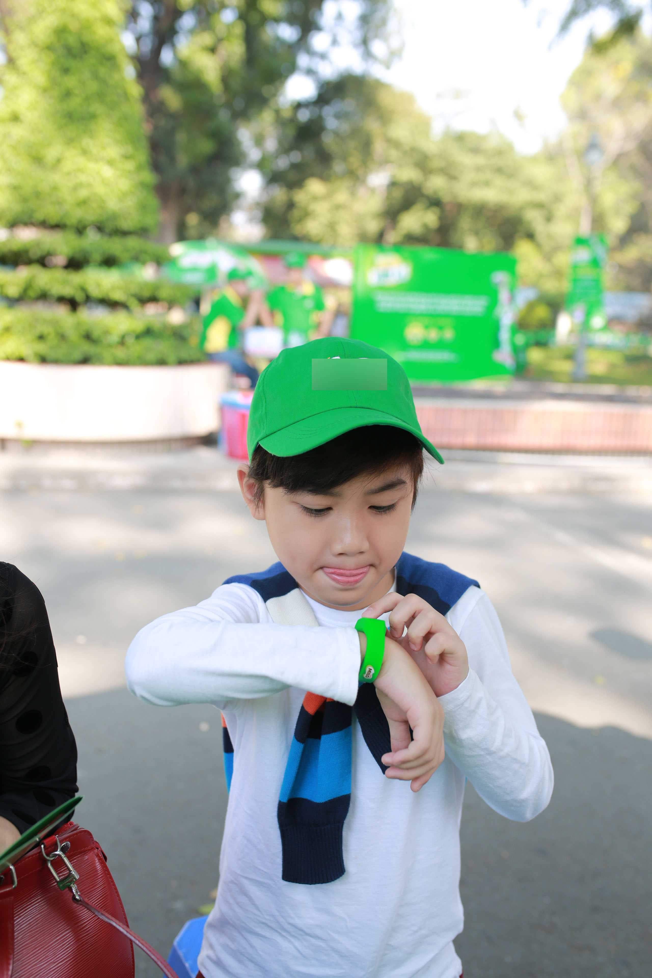 (VTC News) - Cùng nhau tham gia các hoạt động ngoài trời, Kim Hiền và con trai đã có những giây phút thoải mái bên nhau.