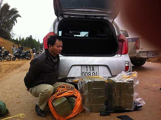 CSGT rượt bắt kẻ buôn 156 bánh heroin như phim hành động