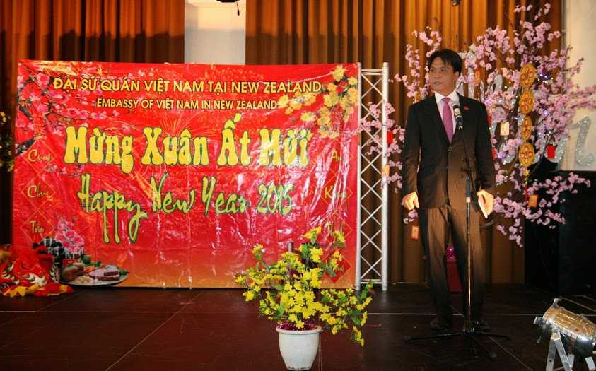 Đại sứ Nguyễn Việt Dũng phát biểu tại buổi gặp mặt bà con Việt kiều ở New Zealand nhân dịp Tết Ất Mùi
