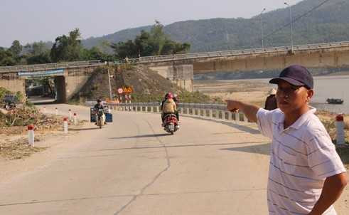 Giải cứu nữ sinh bị bạn trai tưới xăng thiêu sống