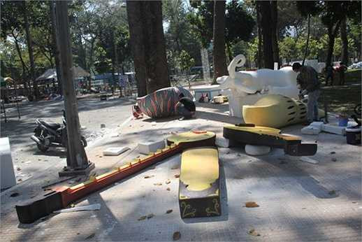 Ngoài dê, linh vật của tết Ất Mùi, ban tổ chức hội hoa xuân Tao Đàn còn làm thêm những con ốc biển, chủ đề biển đảo vào hội hoa xuân.