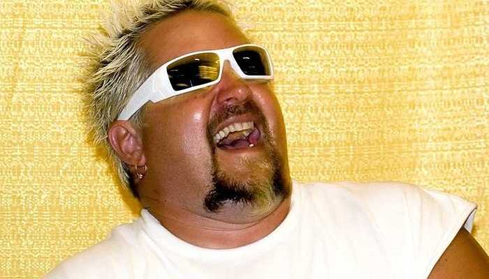 Steve Cohen từng chi ra 100.000 USD để mời ngôi sao Guy Fieri (ảnh) đến thăm nhà mình trong một ngày