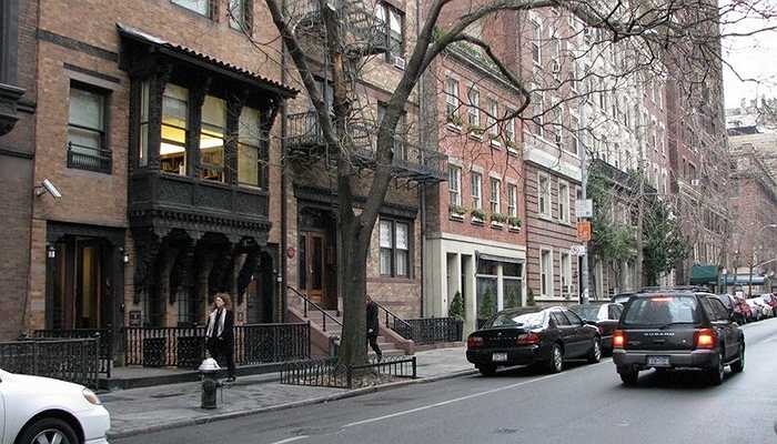 Và 2 căn hộ lớn ở West Village với giá lần lượt là 23,4 triệu USD và 38,8 triệu USD.