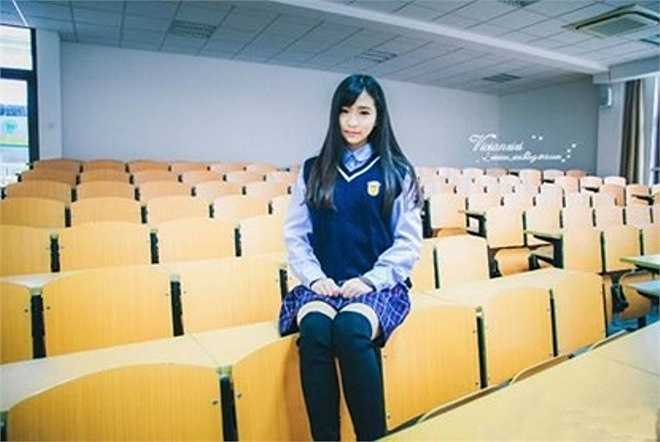 Linh Lê đang được cư dân mạng ca ngợi là nữ sinh xinh đẹp nhất Hạ Môn.