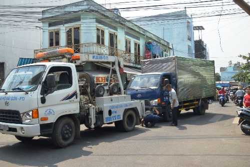 Xe tải náo loạn phố Sài Gòn, 4 người thương vong