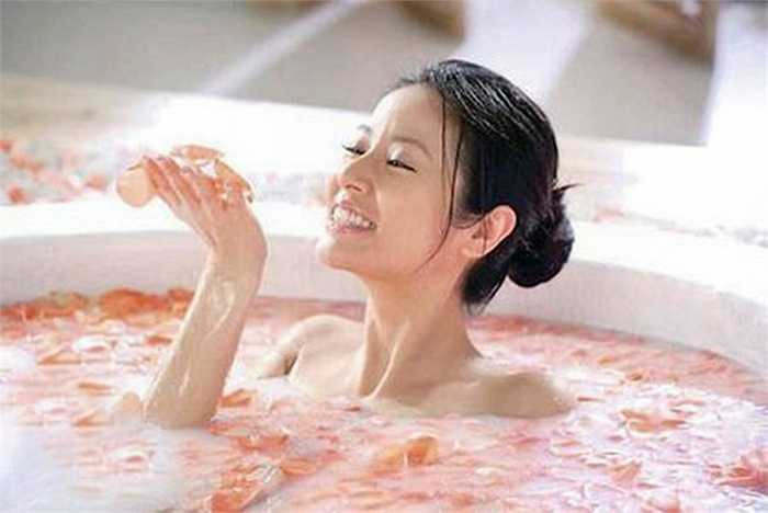 Dành thời gian để nghỉ ngơi trong Tết dù lịch đi thăm viếng chúc Tết dày đặc. Nếu không nghỉ ngơi cơ thể bạn sẽ quá tải và tình trạng stress thêm trầm trọng.