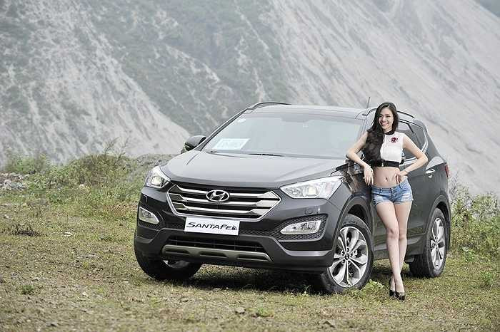 Bộ ảnh của SantaFe trên những cung đường Tây Bắc, e ấp bên một thiếu nữ xinh đẹp