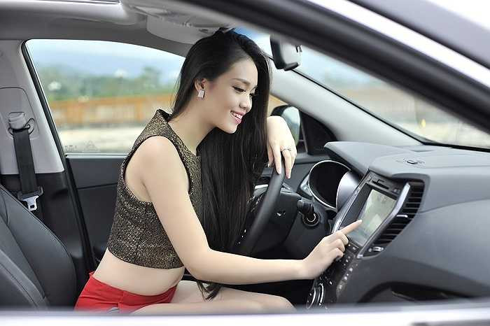 Hệ thống âm thanh chất lượng với 6 loa quanh xe sẵn sàng đáp ứng mọi tiêu chuẩn về âm thanh.