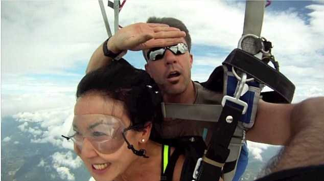 Hai người thở phào khi thoát khỏi tai nạn kinh hoàng trong gang tấc 