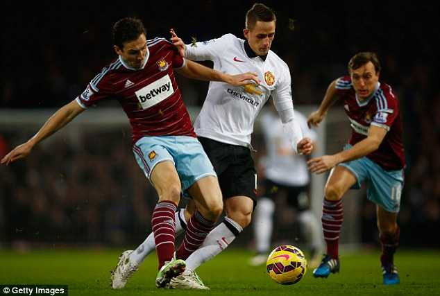 Adnan Januzaj đang chững lại trong 'mớ bòng bong' chiến thuật 