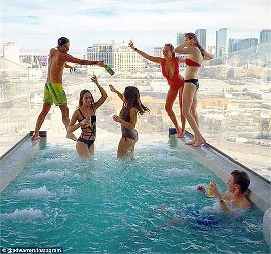 Du lịch cùng những người bạn ở những địa điểm đắt tiền