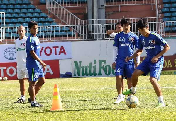 Công Phượng tập luyện