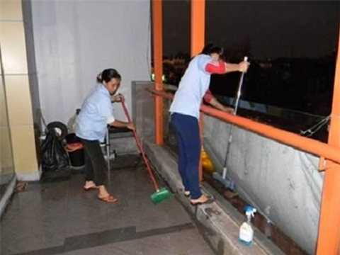 Dịch vụ dọn nhà ngày Tết hét giá cao vẫn 'cháy' hàng