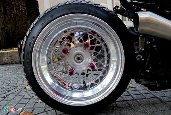 Vành nhôm phía sau được cắt CNC, đường kính 12 inch.