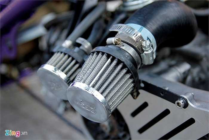 Xe được trang bị 3 bộ lọc gió K&N.