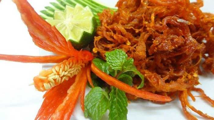 Thịt bò khô: Thịt bò khô được nhiều người yêu thích nhưng lại là loại thực phẩm độc hại. Thịt bò khô công nghiệp có chứa các hóa chất có hại như monosodium glutamate, sodium nitrite, polysorbate 80, high fructose corn syrup, và một loạt các hương liệu từ không rõ nguồn gốc . 