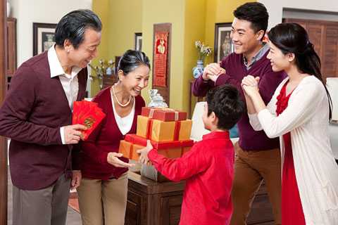 Dịch vụ xông đất đầu năm 'ăn nên làm ra'
