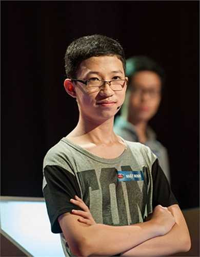 Nhật Minh đang học cấp hai trường THCS Thị trấn Hải Lăng. Cậu bé ham học, thích nghiên cứu đọc nhiều sách, nhất là môn Toán. 