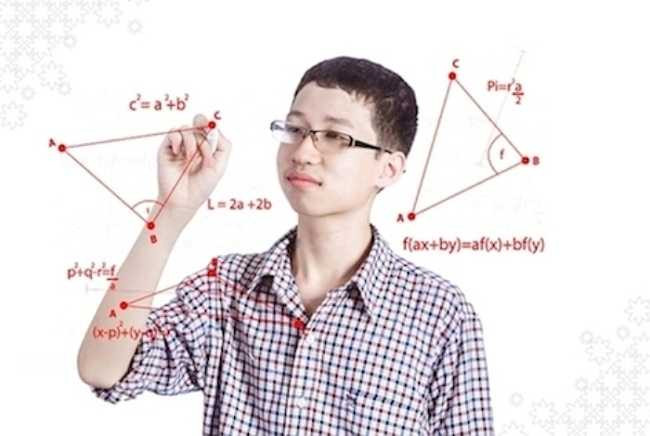 Nhật Minh say mê nhất môn Toán, giành nhiều thời gian đọc sách nghiên cứu, tham khảo.