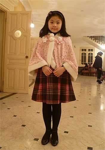 Sinh năm 2000, Phan Thiên Bạch Anh đang là học sinh sơ cấp 2 hệ trung học 9 năm tại học viện Âm nhạc Quốc gia Việt Nam. 