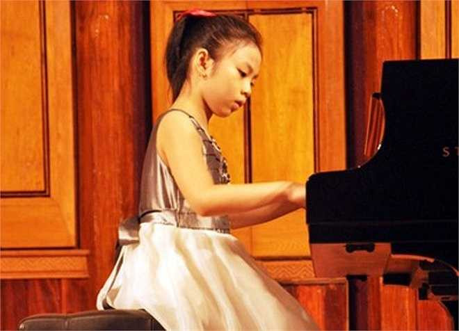 Thành tích: Giải vàng Liên hoan Âm nhạc Quốc tế châu Á tại Hàn Quốc, giải nhất bảng A cuộc thi Piano Quốc tế lần thứ 2, đoạt giải thí sinh Việt Nam xuất sắc nhất bảng A, được nhận học bổng Toyota dành cho những tài năng trẻ Việt Nam.