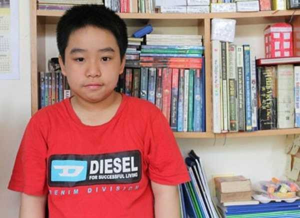 Đặc biệt, năm 10 tuổi, cậu bé Nguyễn Bình đã chính thức ra mắt cuốn tiểu thuyết viễn tưởng mang tên Cuộc chiến với hành tinh Phantom.