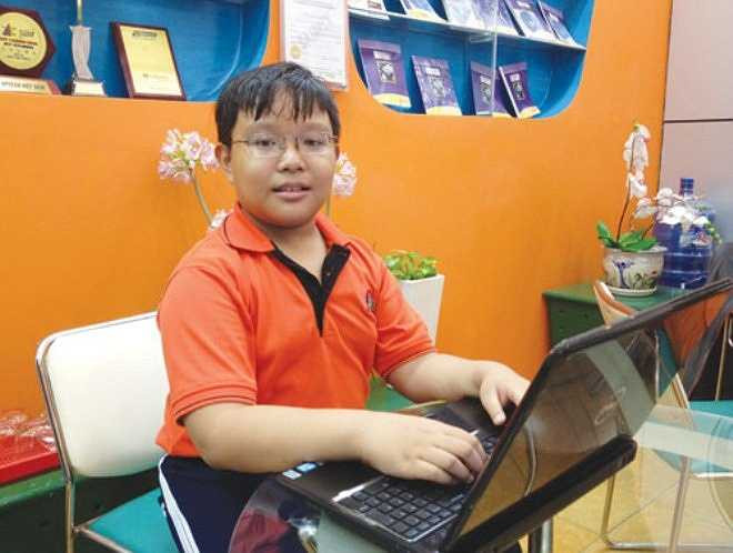 Là học sinh lớp 6 của trường THCS Nguyễn Gia Thiều, Tân Bình, TP.HCM, Nguyễn Dương Kim Hảo vừa được tôn vinh Giải thưởng Gương mặt trẻ Việt Nam tiêu biểu năm 2013 trong lĩnh vực sáng tạo.