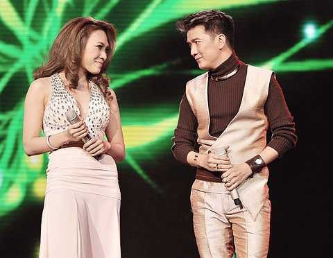 Là nghệ sĩ thành công trong sự nghiệp, khi được hỏi 'Bao giờ Mr. Đàm lấy vợ?', Đàm Vĩnh Hưng đã trả lời đầy ẩn ý : 'Đàm Vĩnh Hưng chỉ đồng ý bước vào nhà thờ làm lễ cưới với một điều kiện duy nhất, đó là cô dâu phải là Mỹ Tâm'. Cách trả lời của Mr Đàm một lần nữa khiến các fan nhạc Việt xôn xao bàn tán.