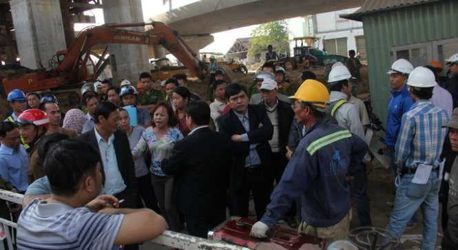 Dân chặn đường thi công công trình ngã ba Huế