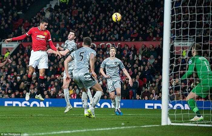 Kết thúc trận đấu, số lần sút cầu môn của Burnley còn vượt trội so với đội chủ nhà (13 so với 11).